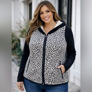 Zenergy By Chicos Leopard Print Black & White Zip-Up Jacket Chico’s size 3